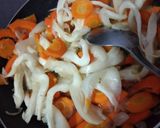 Foto langkah ke 5 dari resep Tumis Jamur Wortel.
