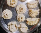 A picture of step 6 of Vegetable momos.