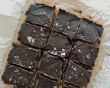 Gambar langkah 5 resipi Chocolate, Peanut Butter, Pistachio & Date Bark.