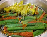ભરેલા ભીંડા & ભરેલા મરચા (Stuffed bhindi recipe in gujrati) રેસીપી સ્ટેપ5ફોટો