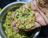 गावरानी चणे आणि तुरीचे चाकवत घातलेले वडे.(Gavran Chane Turi Chakvat Bhaji Vade Recipe In Marathi) रेसिपी स्टेप 5 फोटो 