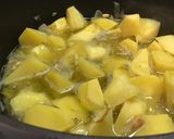 Foto del paso 2 de la receta Higaditos de pollo en salsa con patatas en cocotte