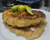 Foto del paso 6 de la receta: Pancakes🥯salados de vegetales🍗rellenos🫑de pollo y queso🧀🥑🧅