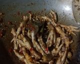 Foto langkah ke 3 dari resep Ceker kecap pedas.
