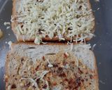 चीजी गार्लिक ब्रेड (Cheese Garlic bread recipe in hindi hindi) रेसिपी चरण 3 फोटो