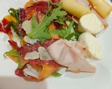 Foto del passaggio 6 della ricetta Carpaccio di melone e bresaola