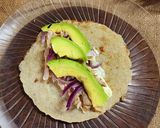 Foto del paso 4 de la receta: 🌮🍗🌯 Fajitas de pollo con palta, cebolla morada, lechuga, queso y mayonesa de pepinillo 🌯🍗🌮
