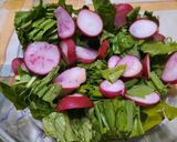 Foto del paso 2 de la receta: Rúcula, morrón, rabanito, zucchini