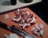 A picture of step 2 of Brown mushroom gravy.