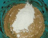 Foto langkah ke 2 dari resep Chewy Chocochips Cookies.
