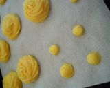 A picture of step 10 of Crispy Bear Cream Puffs.