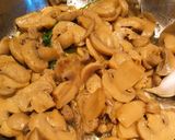 Foto del passaggio 5 della ricetta RISO ROSSO ALL' ACQUA DI BARBABIETOLA, CREMA DI FUNGHI E PESTO