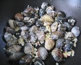 A picture of step 3 of Udon noodles alle Vongole.
