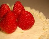 A picture of step 5 of Strawberry Buttercream Cake.