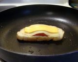 A picture of step 6 of taisen's cheesy tomato grilled cheese.