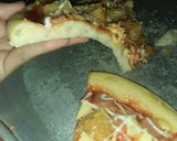 Foto langkah ke 5 dari resep Pizza Simple enak.
