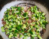 A picture of step 4 of Capsicum prawns.