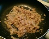 A picture of step 1 of Sugo al tonno - Tuna pasta sauce.