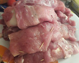 Foto del paso 2 de la receta: Rollo de carne relleno de verduras y jamón, en salsa de jitomate