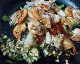 A picture of step 2 of Chilli Garlic Prawns.
