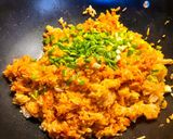 Kimchi fried rice z kurczakiem krok przepisu 3 zdjęcie