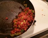 A picture of step 3 of Chorizo chaos-violi.