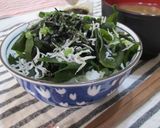 A picture of step 4 of Low-Cal Wakame Seaweed and Shirasu Rice Bowl.