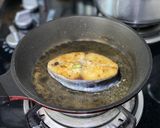 Hình bước làm 3 của món Cá Thu Trắng Chiên Muối Ớt Xanh