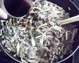 A picture of step 4 of Delicious Stir-Fried and Simmered Beef and Bamboo Shoot (Shigure-ni).