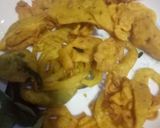 A picture of step 2 of Pakora karhi.