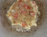 Foto langkah ke 3 dari resep Telur Dadar Udang Rebon.