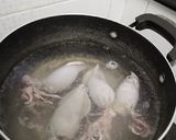 รูปขั้นตอนการทำที่ 3 ของ ผัดกะเพรา​ปลาหมึดยัดไส้