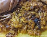 Foto del paso 6 de la receta: Arroz con manitas de conejo, cigalas, sepia y langostinos