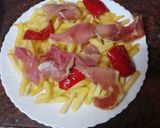 Foto del paso 3 de la receta Huevos rotos con papas fritas, pimiento frito y jamón serrano
