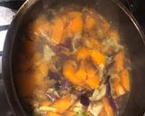 Foto del paso 2 de la receta: Sopita rápida vegana y con lo que tenía en la heladera. Para día de lluvia