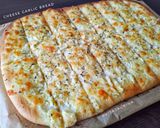 Foto langkah ke 6 dari resep Cheese Garlic Bread.