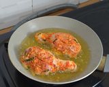 Foto langkah ke 3 dari resep Ayam Goreng Terasi Daun Jeruk Karya Anindya.