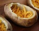 A picture of step 3 of Baked egg in a potato bowl.