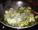 A picture of step 3 of AMIEs PASTA alle ZUCCHINI.