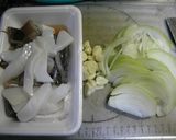 A picture of step 1 of Squid and Tomato Garlic Pasta.