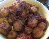 A picture of step 2 of Dum Aloo.