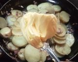A picture of step 5 of Lyonnaise potatoes.