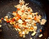 รูปขั้นตอนการทำที่ 3 ของ ไข่กระทะไก่สับ