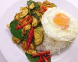 รูปขั้นตอนการทำที่ 2 ของ ผัดเขียวหวานแห้งไก่ราดข้าว