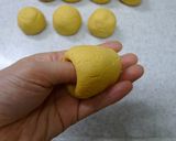 A picture of step 4 of Wo Wo Tou Steamed Dumplings.