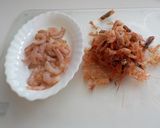 Foto del paso 2 de la receta Carpaccio de merluza y gambas rojas