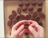 Foto langkah ke 6 dari resep KUE KERING BIJI KOPI | COFFEE BEAN COOKIES Isi Choco Chips.