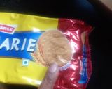 A picture of step 3 of Marrie biscuit choco rolls.
