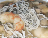 Foto del paso 9 de la receta: Sepia en salsa verde con Surimi