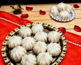 पारंपरिक उकडीचे मोदक (ukadiche modak recipe in marathi) रेसिपी स्टेप 6 फोटो